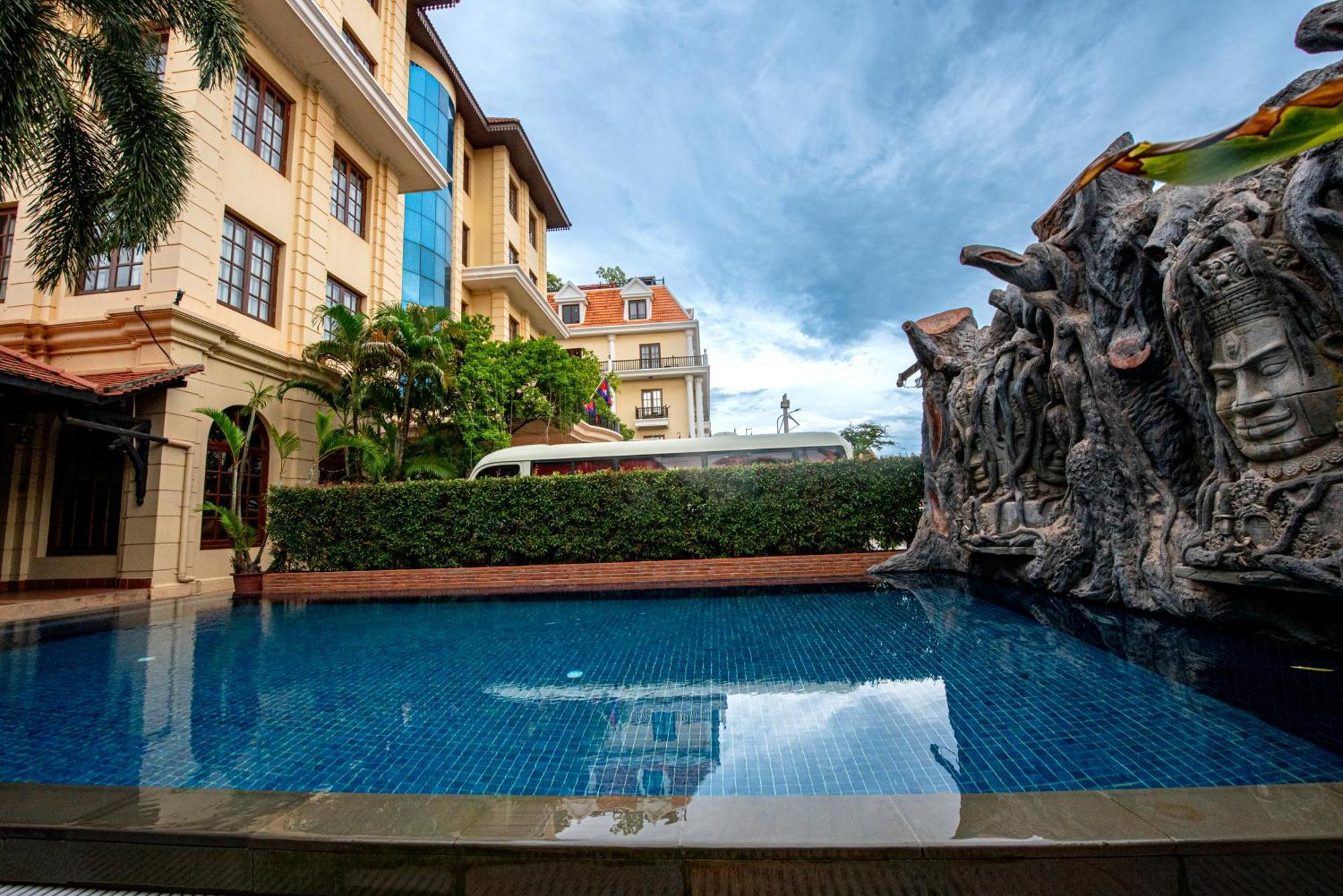 The Suite By Royal Crown Hotel Siem Reap Extérieur photo